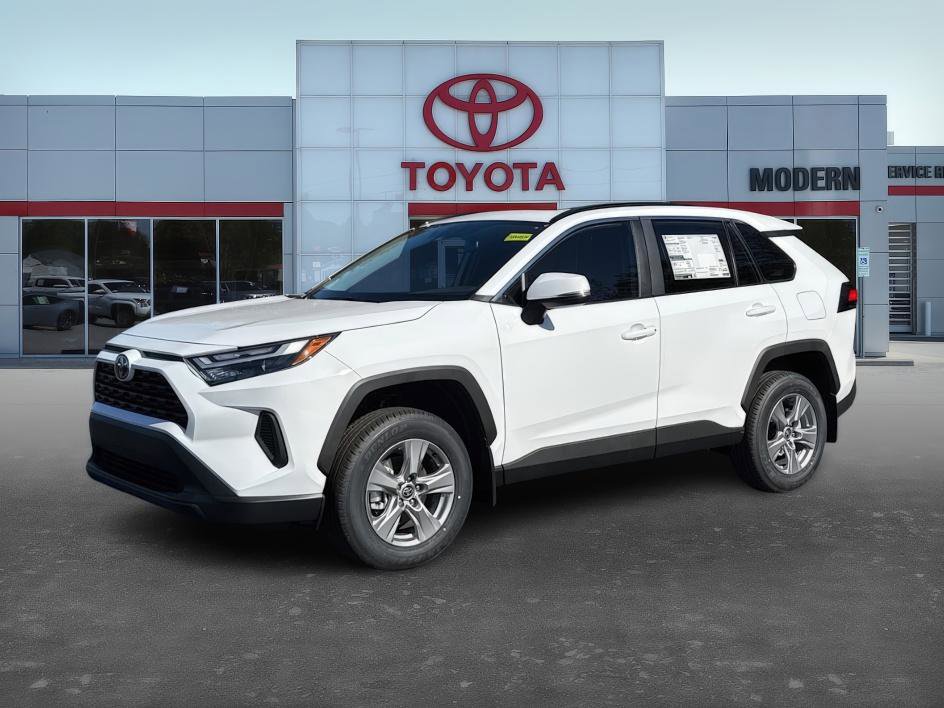 2025 Toyota RAV4 XLE's photo