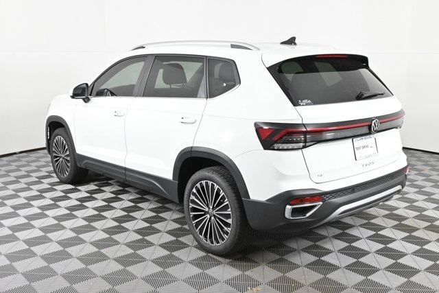 2025 Volkswagen Taos SE photo 2