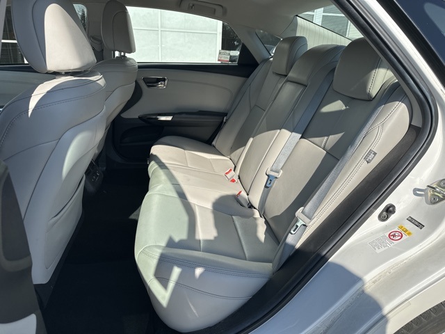 2016 Toyota Avalon Limited photo 2