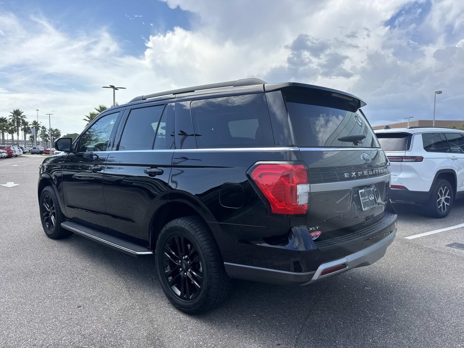 2023 Ford Expedition XLT photo 7