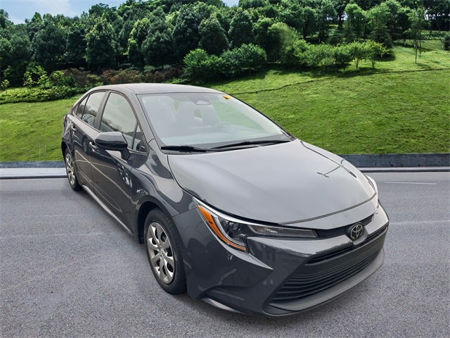 2024 Toyota Corolla LE's photo