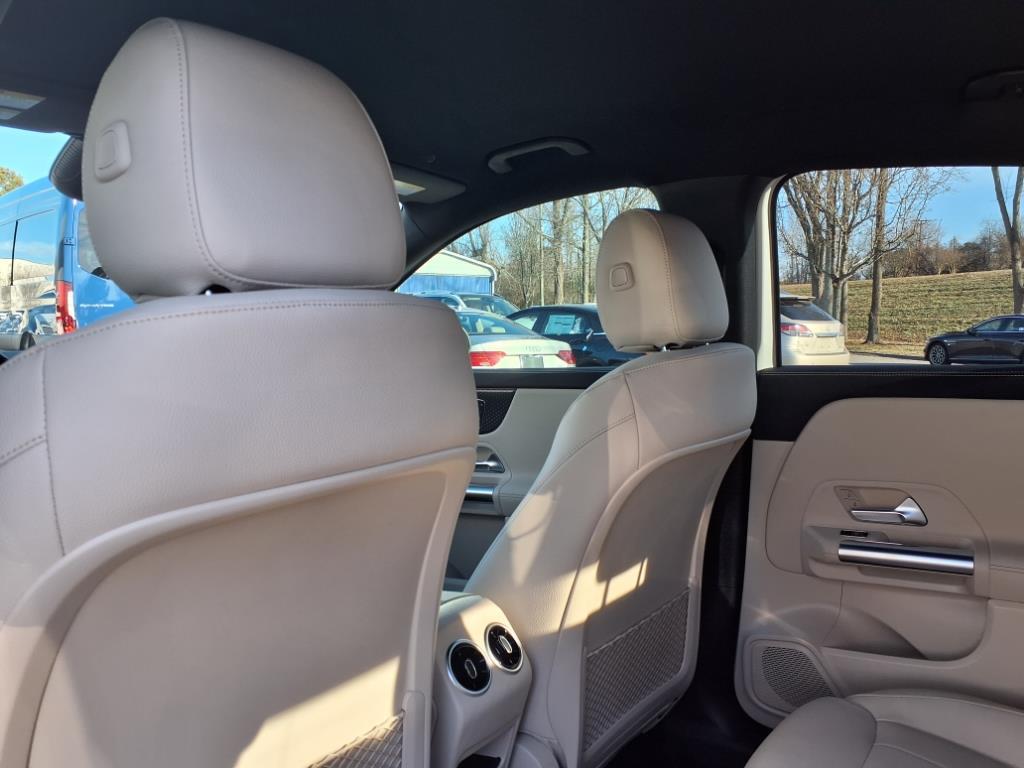 2025 Mercedes Benz GLA 250 photo 18