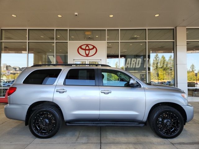 2013 Toyota Sequoia SR5 photo 2