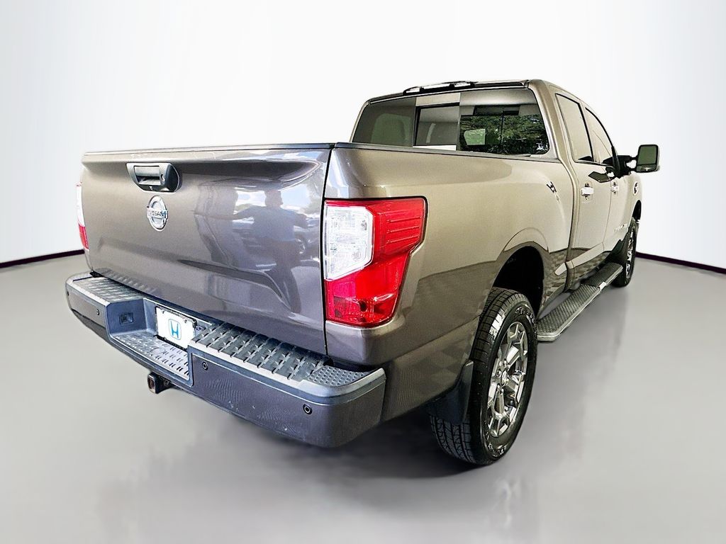 2018 Nissan Titan SL photo 3