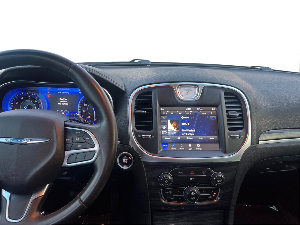 2020 Chrysler 300 Touring photo 13