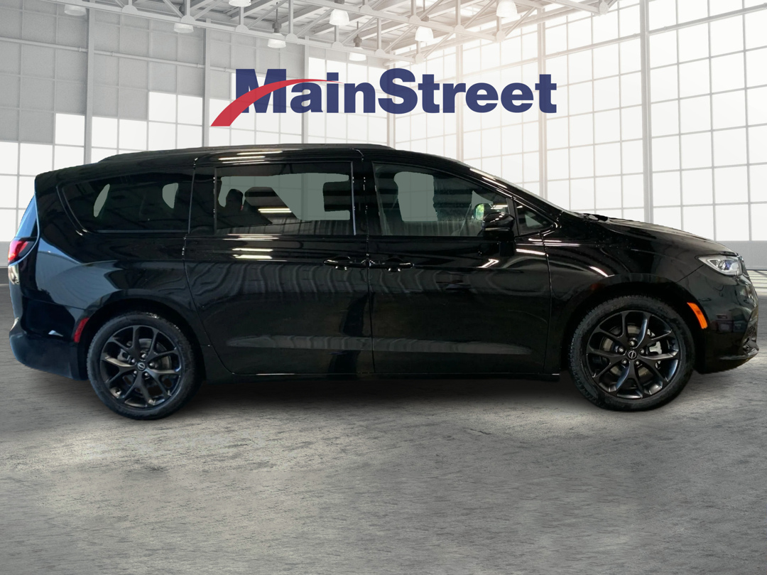 2026 Chrysler Pacifica Limited photo 4