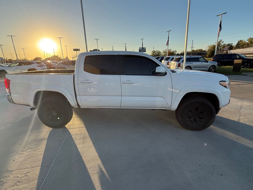 2017 Toyota Tacoma SR5 photo 4