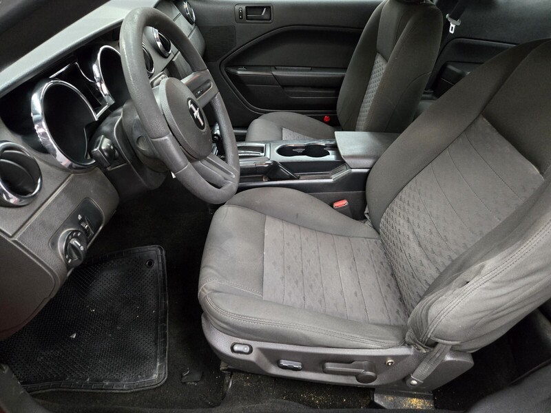 2006 Ford Mustang GT Deluxe photo 7