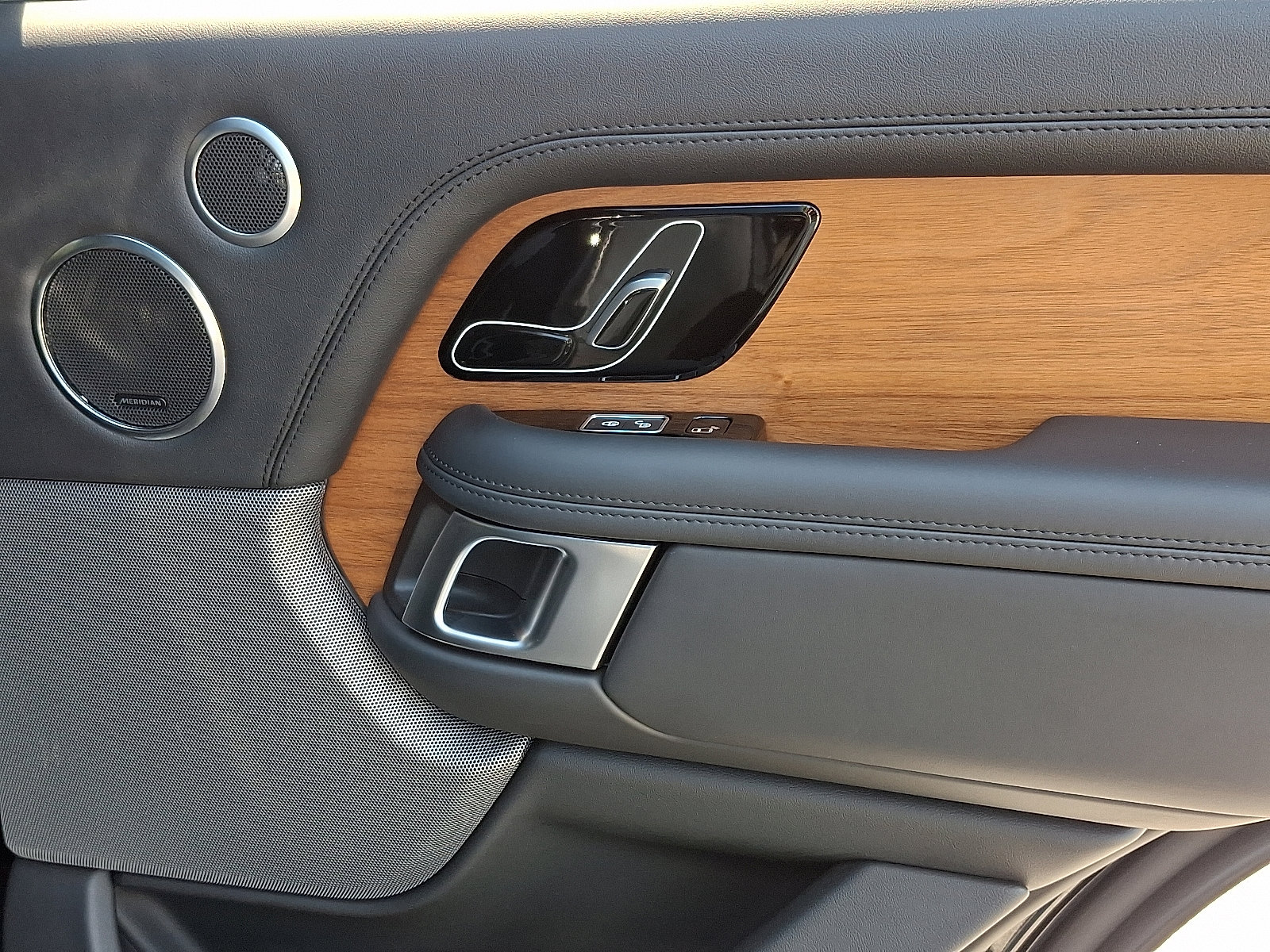 2020 Land Rover Range Rover P525 HSE photo 18