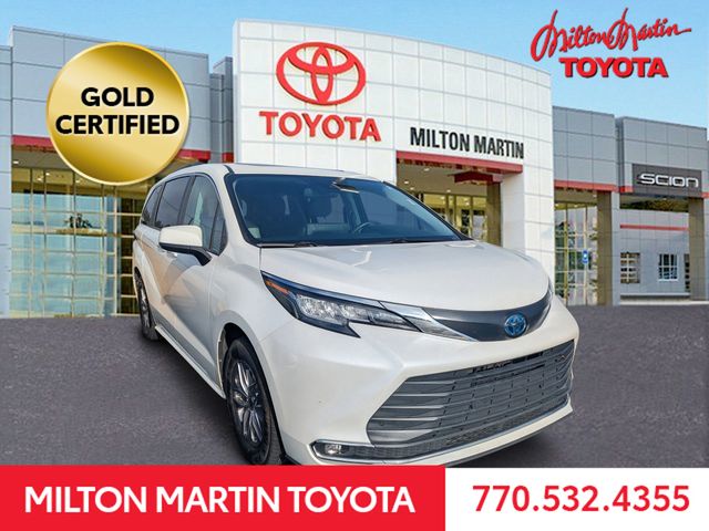2023 Toyota Sienna XLE's photo