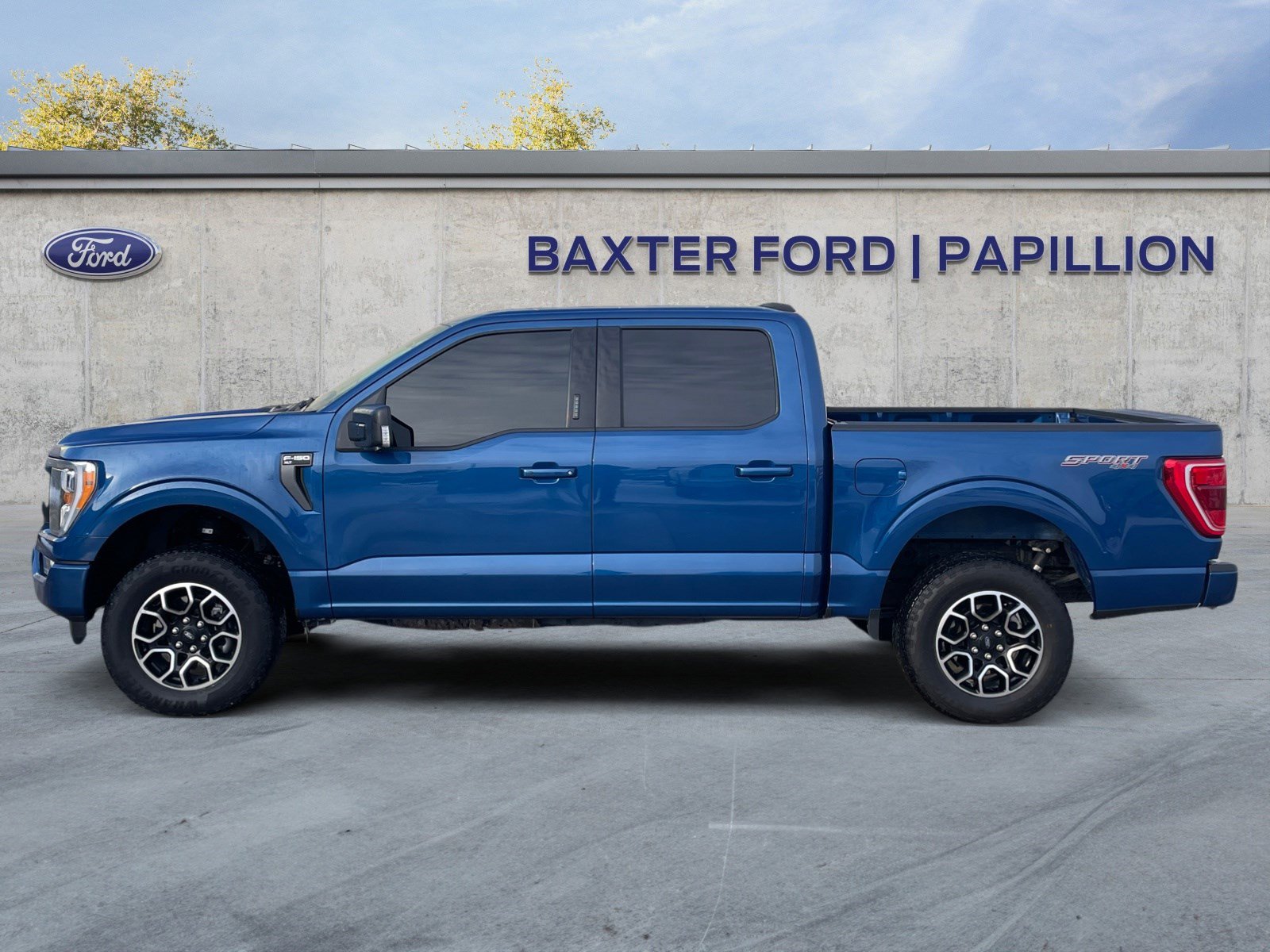 2023 Ford F-150 XLT photo 2