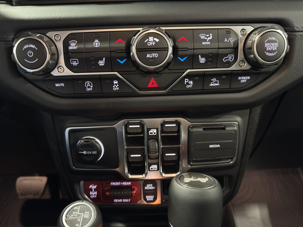 2025 Jeep Wrangler Rubicon X photo 17