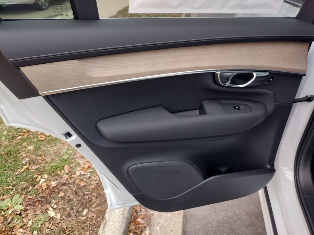 2026 VOLVO XC90 - Image 13