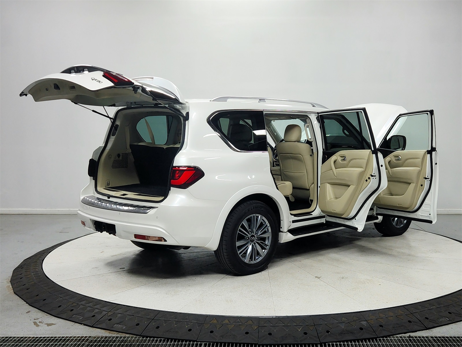 2023 Infiniti QX80 Luxe photo 13