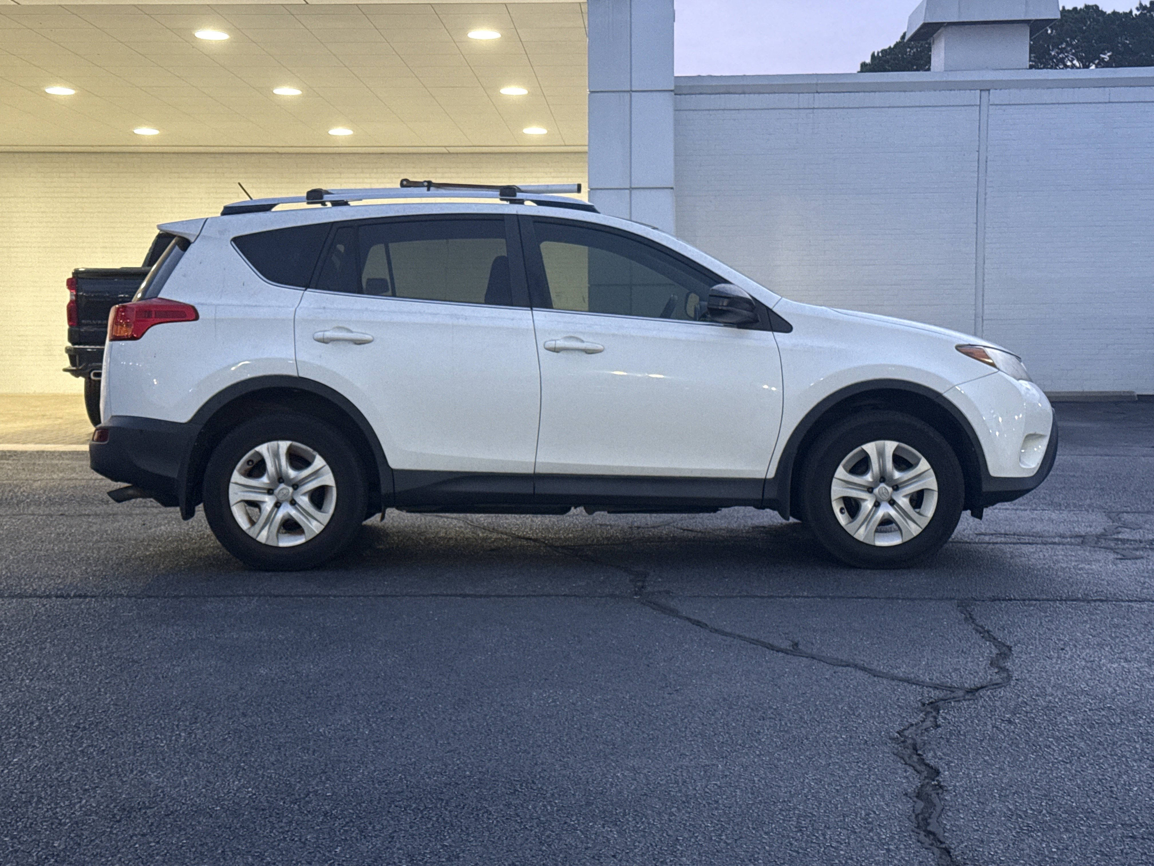 Used 2013 Toyota RAV4 LE with VIN JTMZFREV9DD000138 for sale in Fayetteville, AR