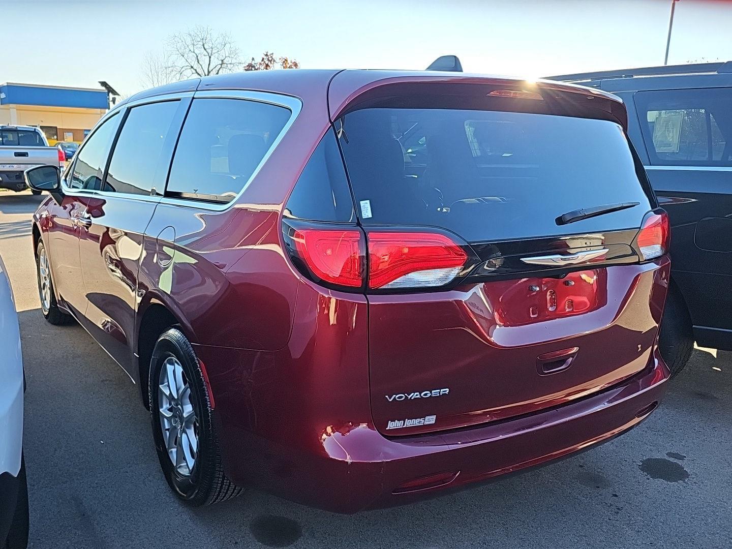 2023 Chrysler Voyager LX photo 4