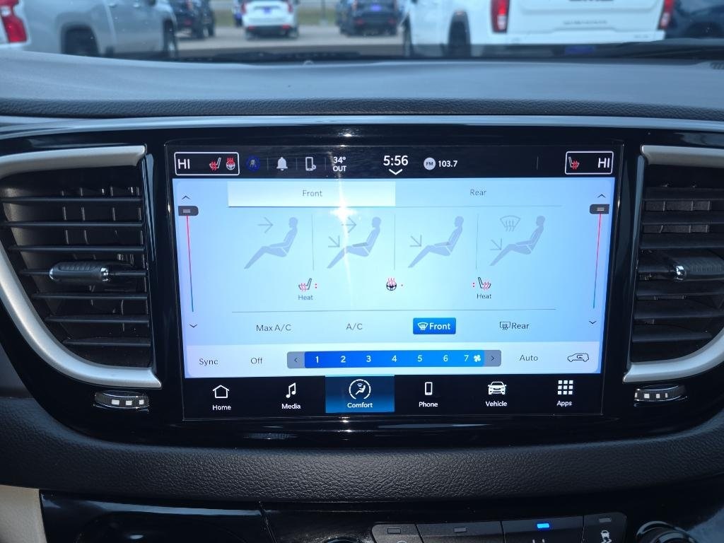 2022 Chrysler Pacifica Touring L photo 11