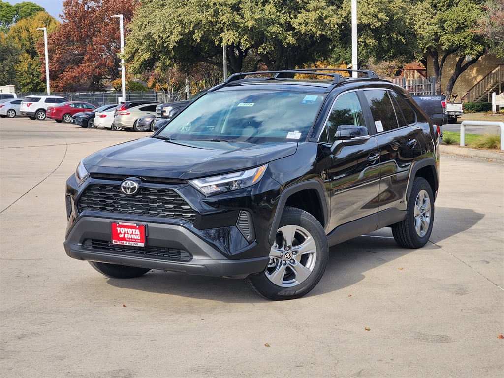 2025 Toyota RAV4 XLE's photo