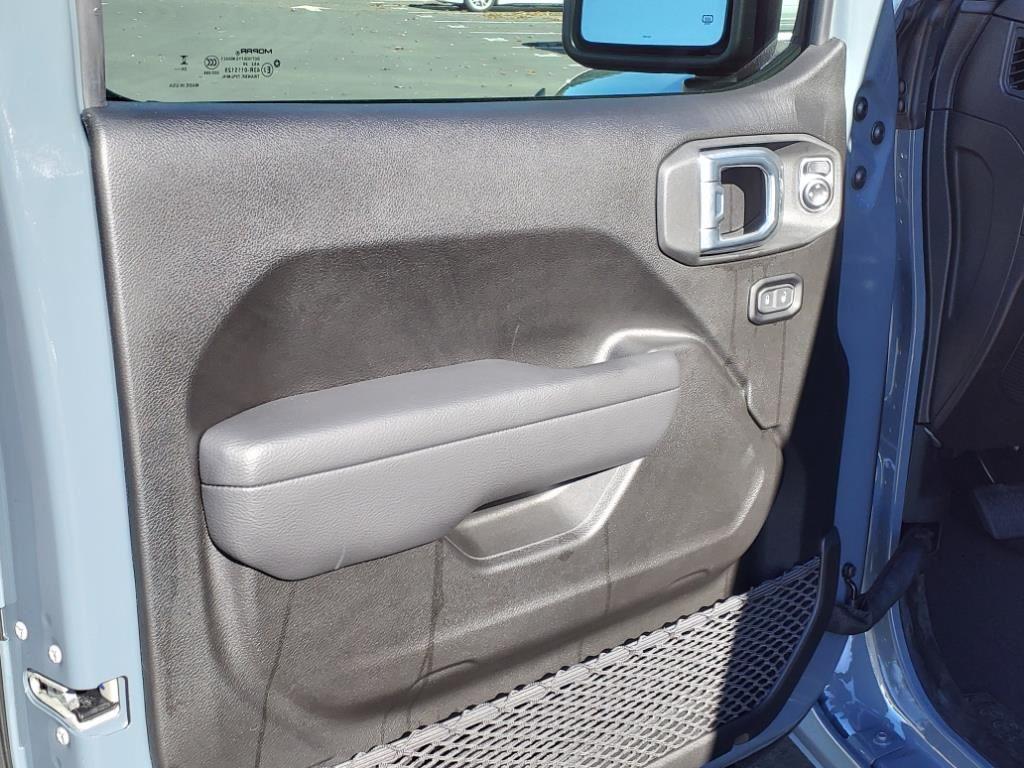 2025 Jeep Wrangler Sport S photo 4