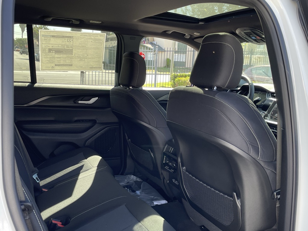 2025 Jeep Grand Cherokee Laredo X photo 20