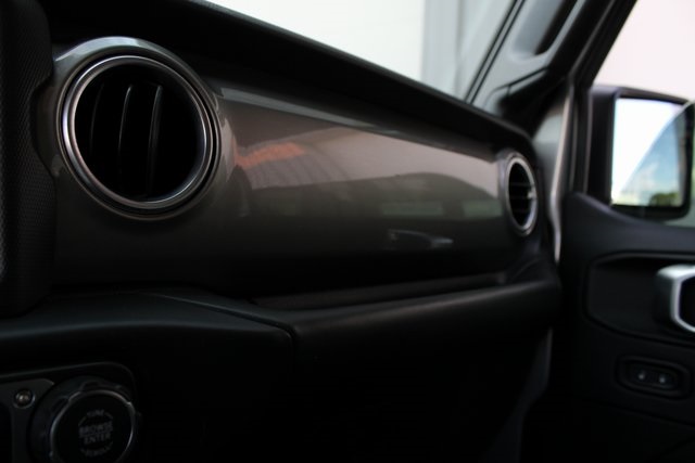 2018 Jeep Wrangler Unlimited Sahara photo 4