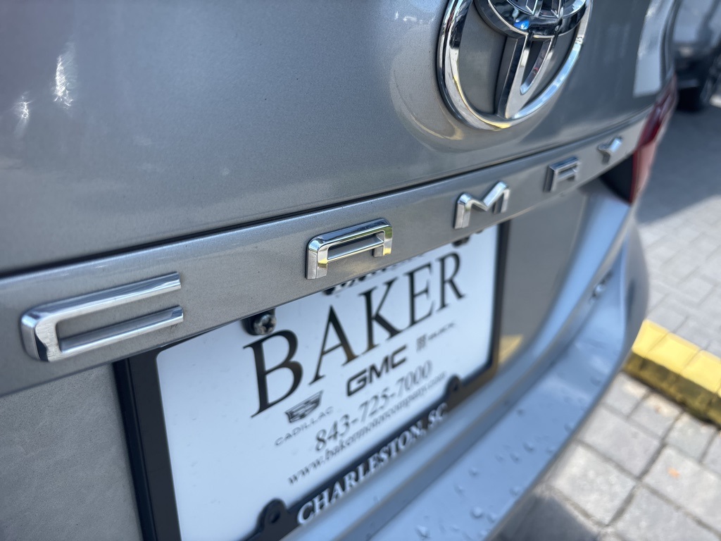 2022 Toyota Camry SE photo 4