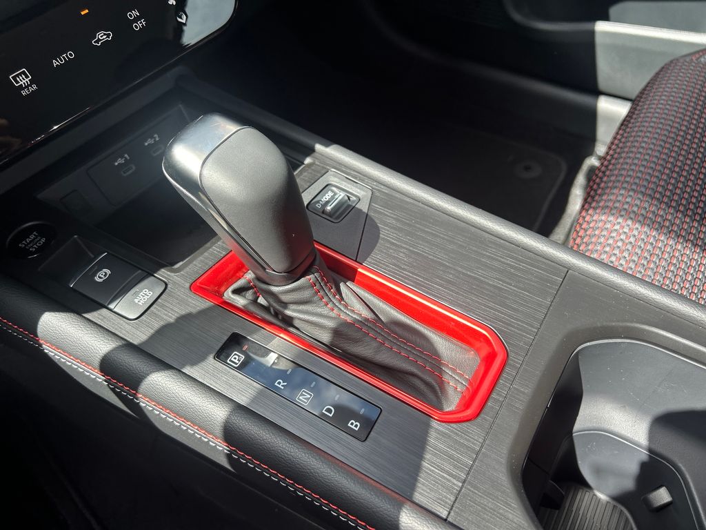 2026 Nissan Kicks SR photo 31