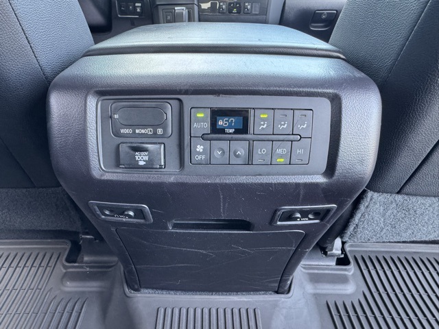2022 Toyota Sequoia photo 17