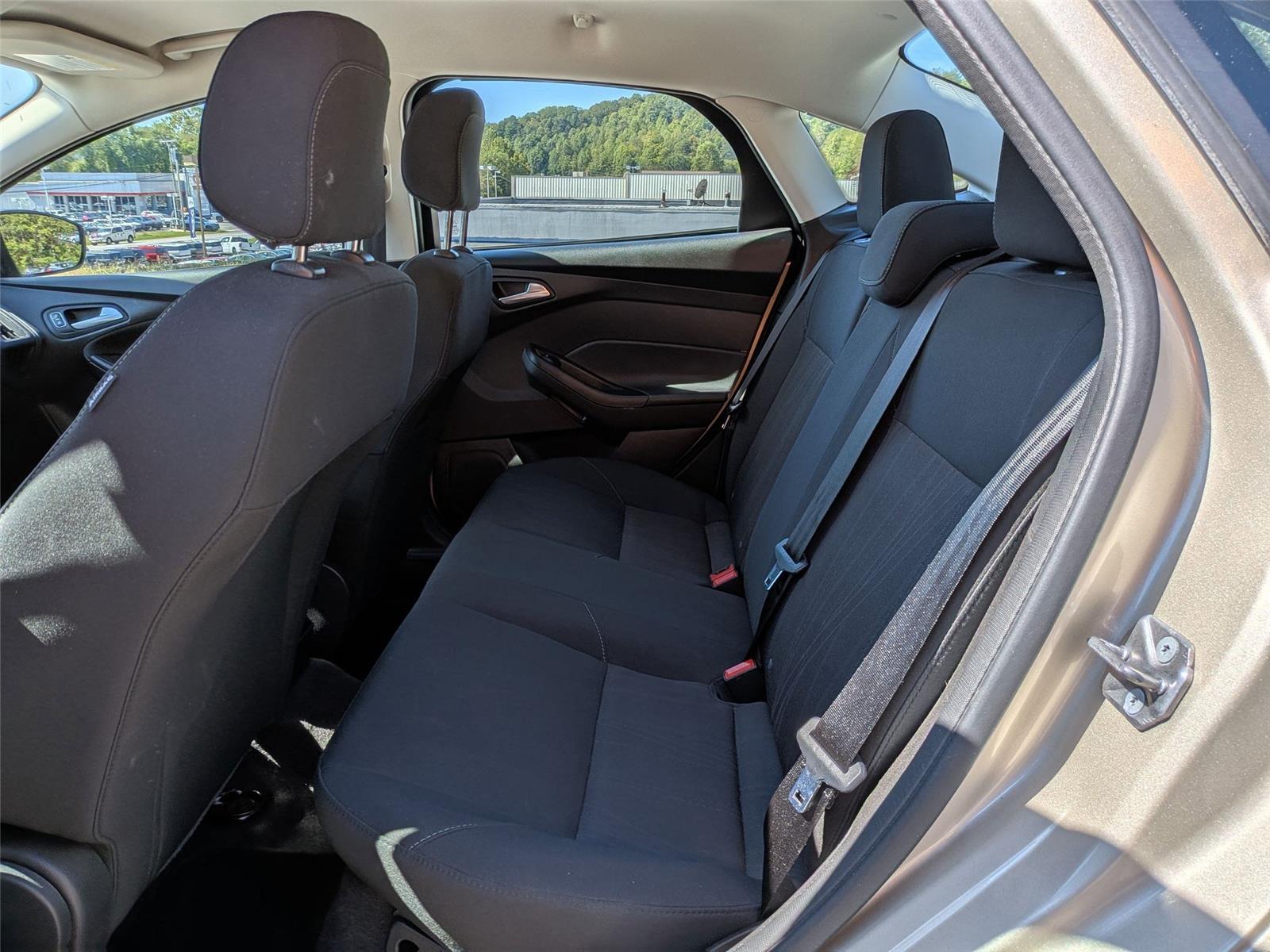 2018 Ford Focus SE photo 27