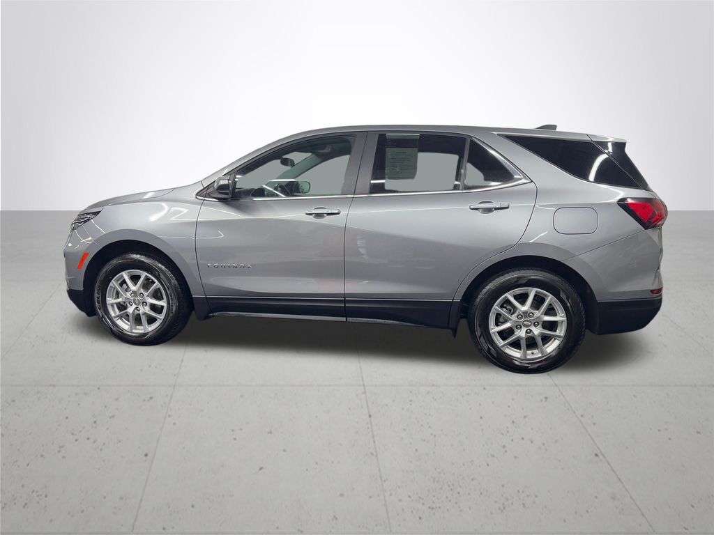 2024 Chevrolet Equinox LT photo 3
