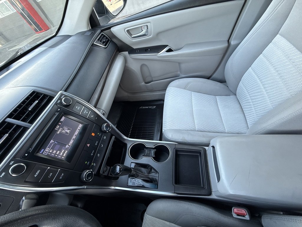 2017 Toyota Camry LE photo 25