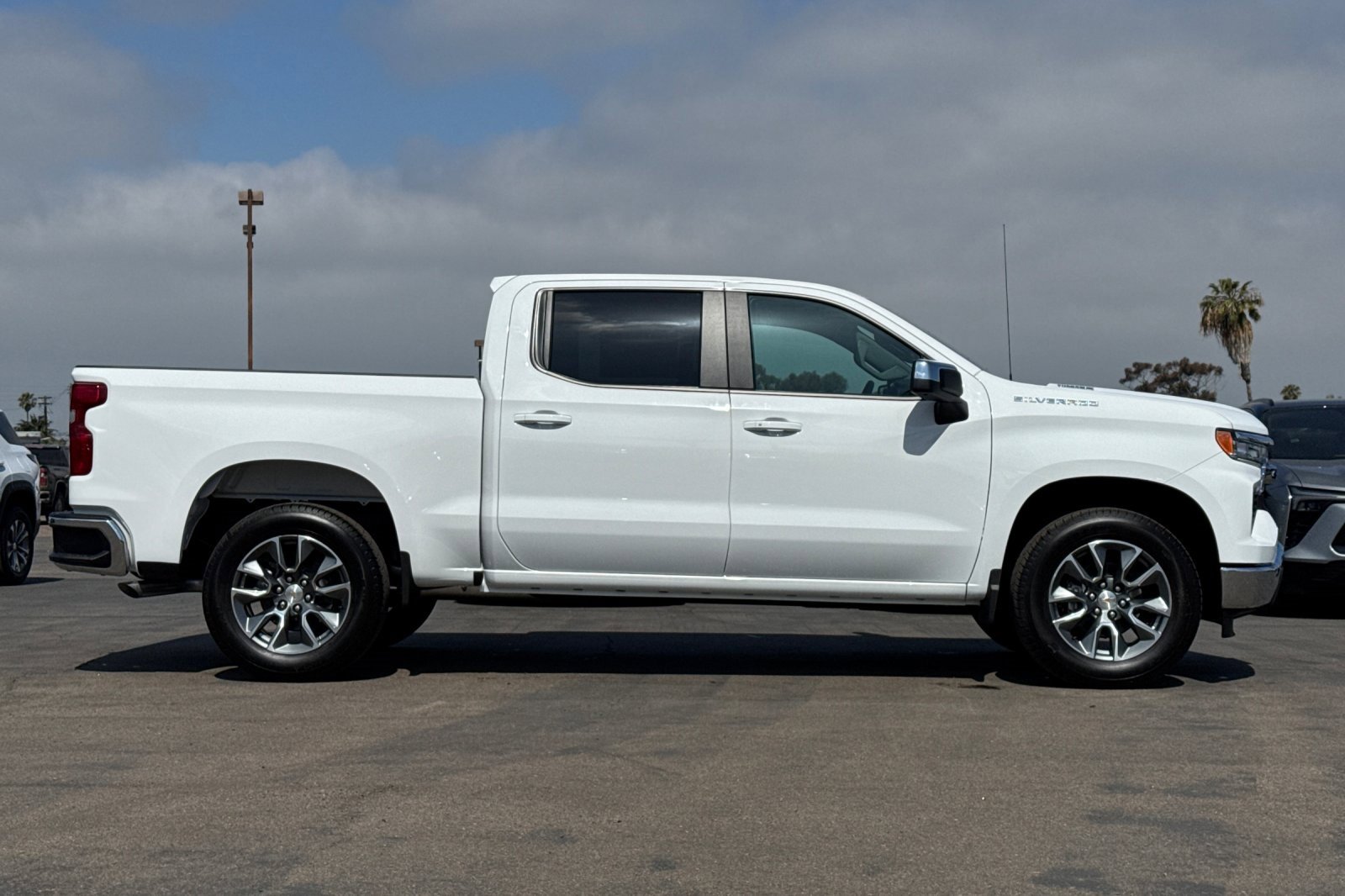 2025 Chevrolet Silverado 1500 LT photo 3