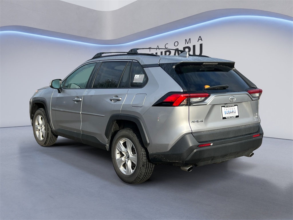 2020 Toyota RAV4 XLE photo 3