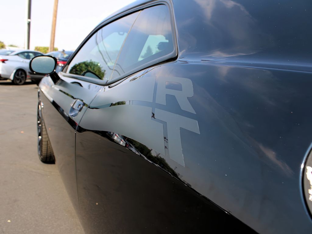 2013 Dodge Challenger SRT8 photo 32