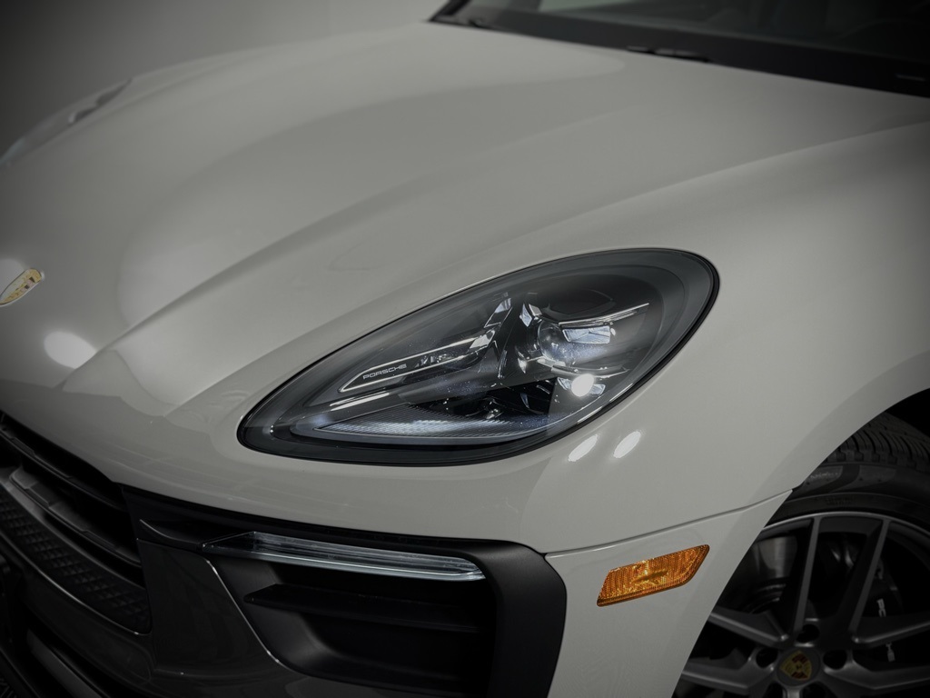 2025 Porsche Macan T photo 11