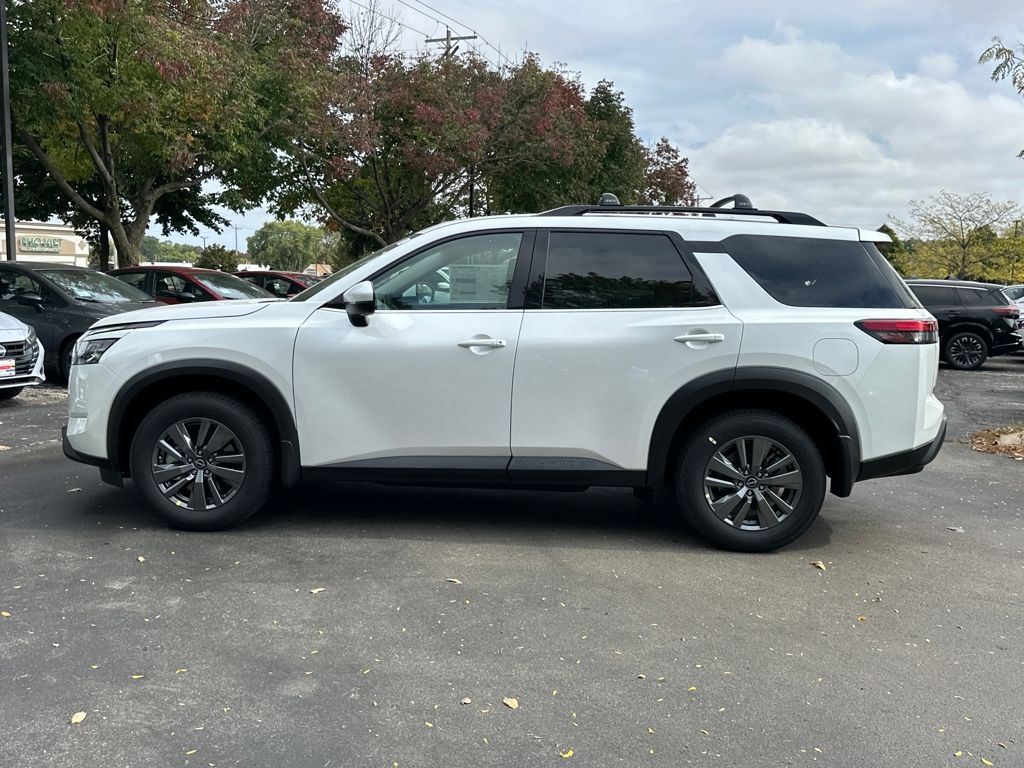 2025 Nissan Pathfinder SV photo 2