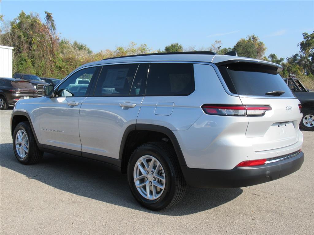 2025 Jeep Grand Cherokee Laredo X photo 4