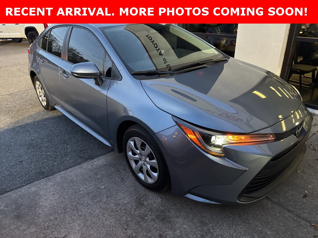 2024 Toyota Corolla LE's photo