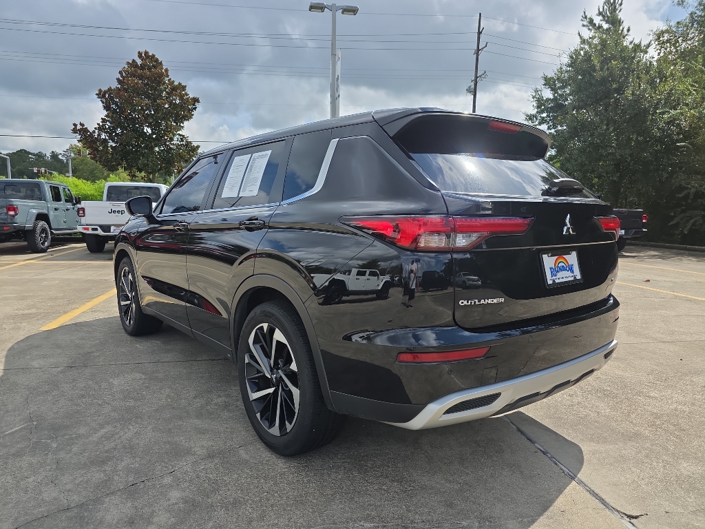 2023 Mitsubishi Outlander SE photo 5