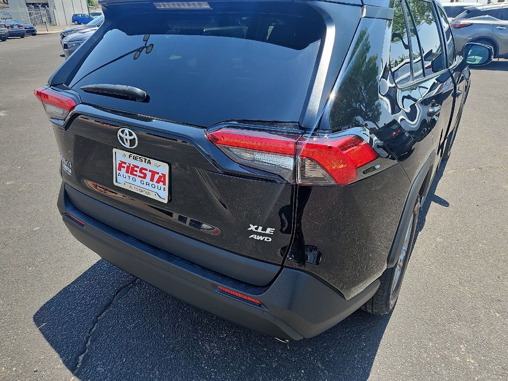 2024 Toyota RAV4 XLE photo 11