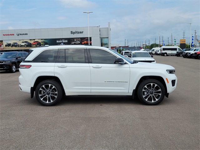 2022 Jeep Grand Cherokee Overland photo 4