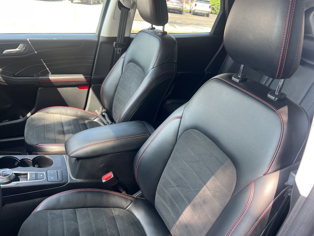 2022 Ford Escape SEL photo 5