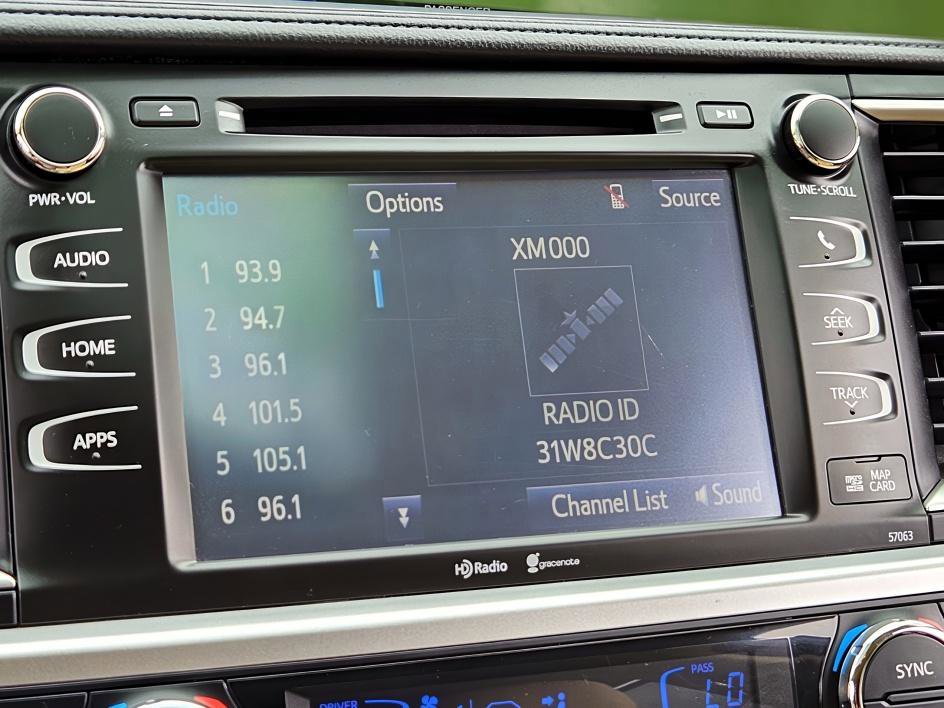 2015 Toyota Highlander XLE photo 20
