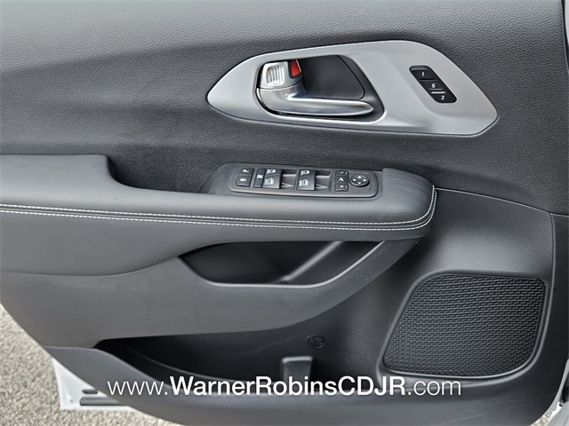 2026 Chrysler Pacifica Limited photo 23