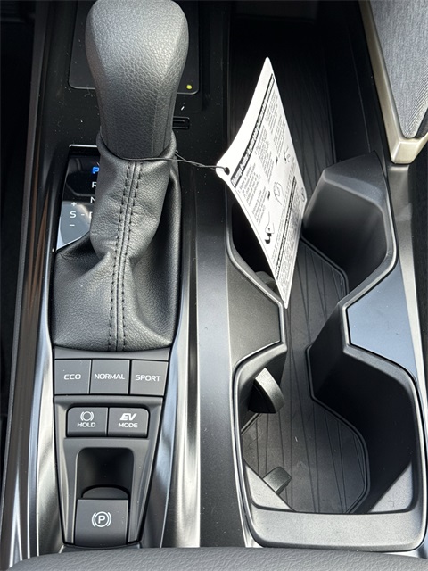 2025 Toyota Camry LE photo 25