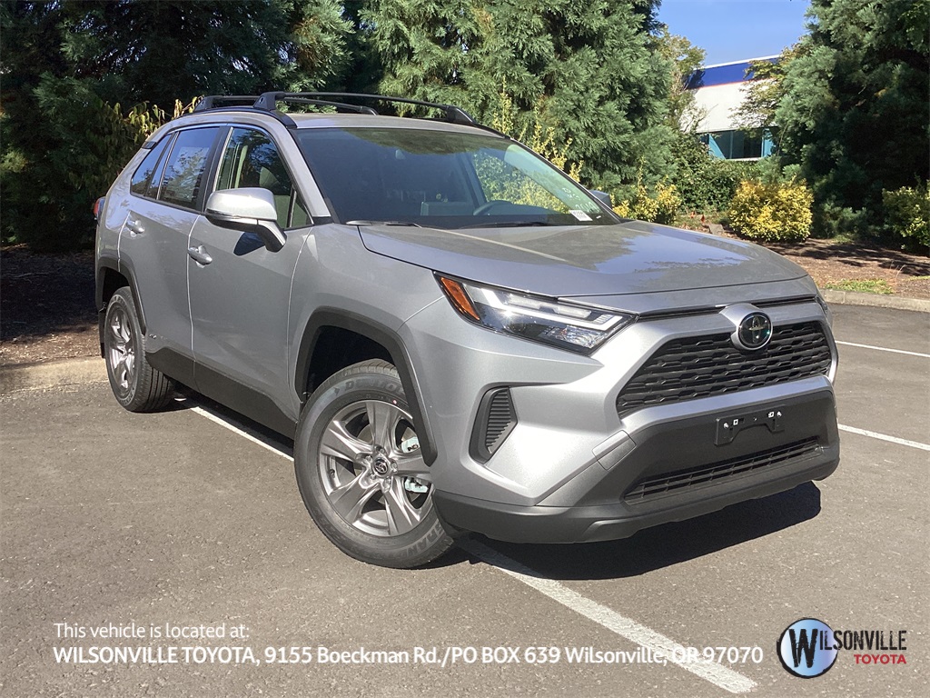 2025 Toyota RAV4 XLE's photo