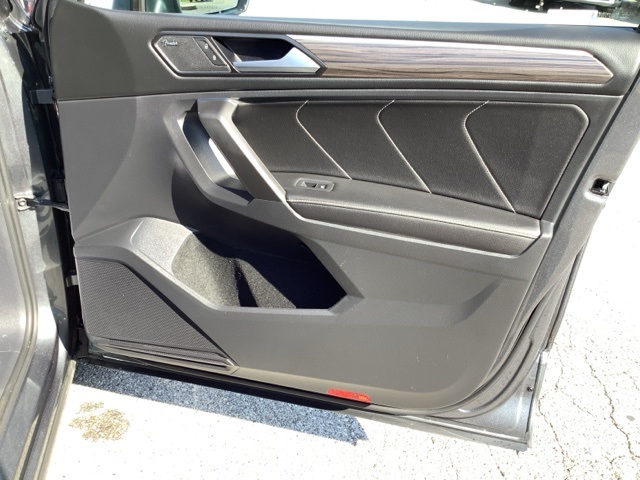 2022 Volkswagen Tiguan SEL R-Line Black photo 17