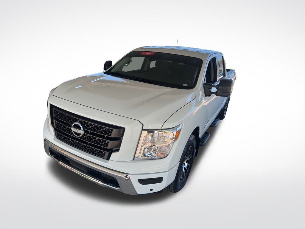 2024 Nissan Titan Crew Cab photo 27