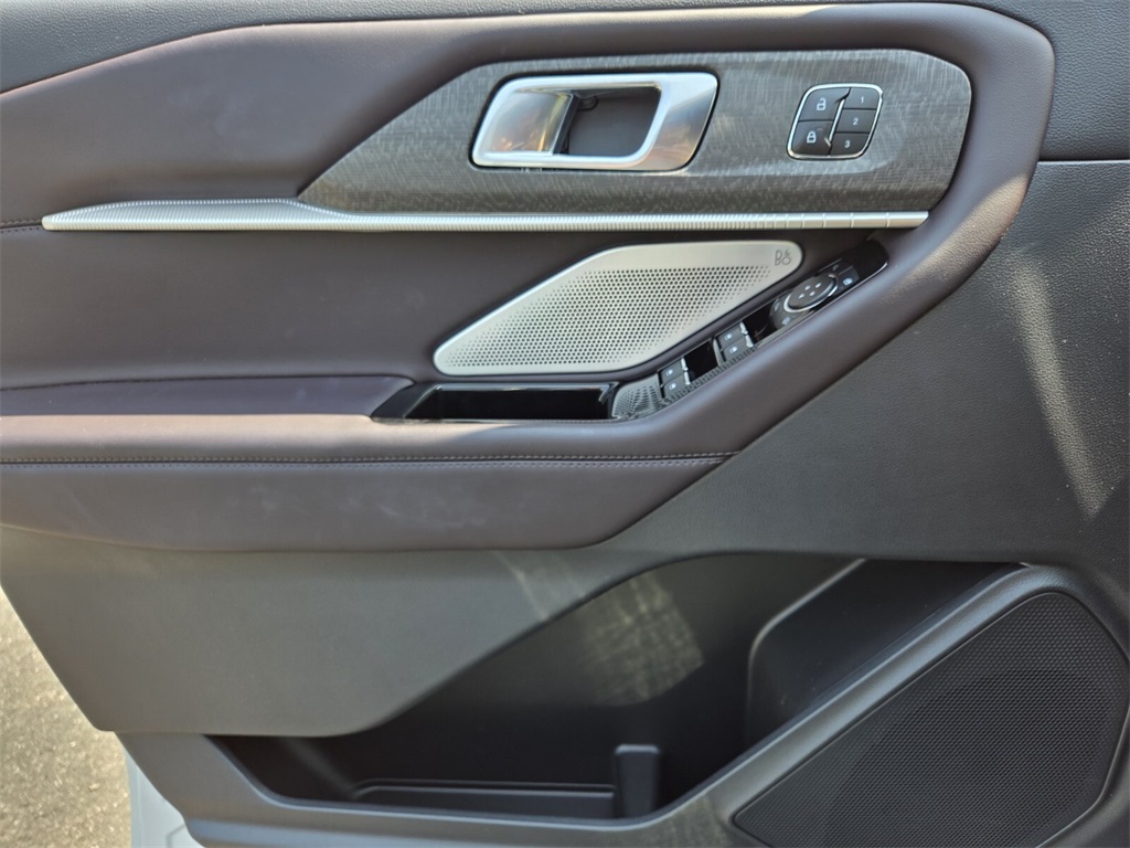 2025 Ford Explorer Platinum photo 30