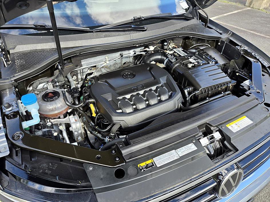 2022 Volkswagen Tiguan SE R-Line Black photo 19